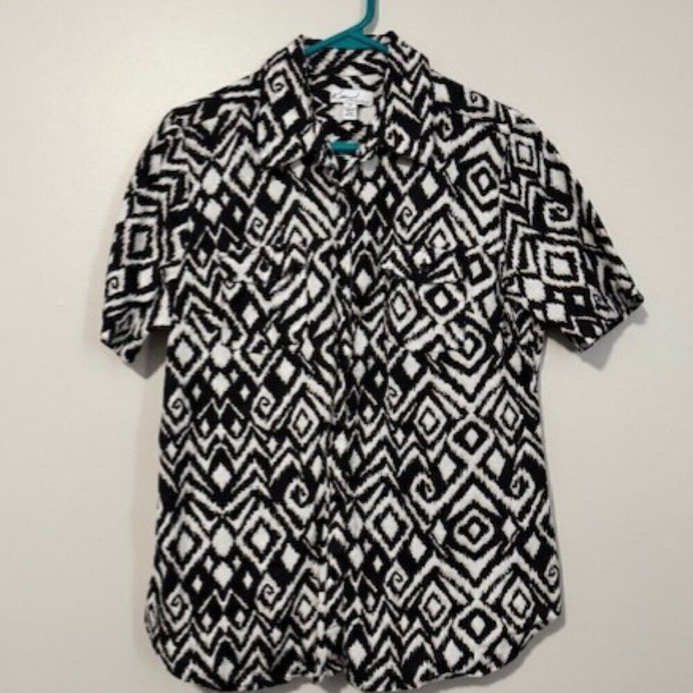 USED Woman's Kim Rogers Short Sleeve Button Down Shirt Color Black/White Size M